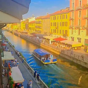 Alzaia Naviglio Grande Milano