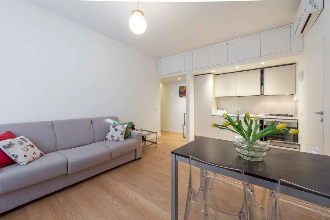 Joivy 1Br Apt In Isola With Stunning View To Bosco Verticale Milano 0*,  Italia